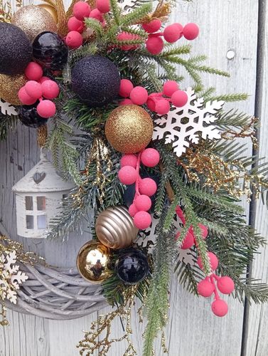 Wianek świąteczny 45 cm z latarenką LED złoto-czarny z akcentem różu na Arena.pl