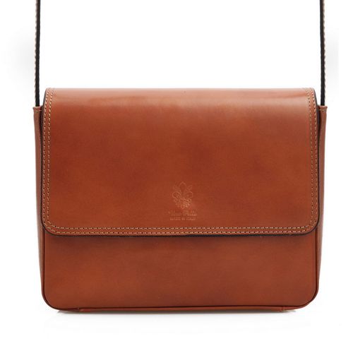 VERA PELLE torebka skórzana listonoszka z klapą i paskiem V109 czerwona na Arena.pl