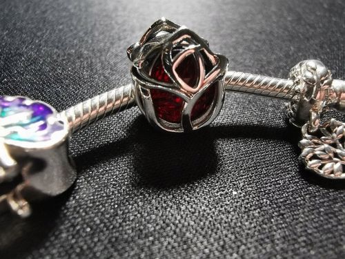 Charms Zawieszka Kwiat Charms Czerwona Róża Charmsy MODA TRUSKY na Arena.pl