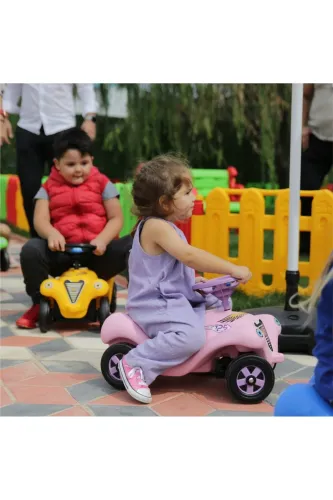 jeżdzik King Car - różowy na Arena.pl