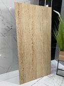 Gres trawertyn beż 120x60 -mat z połyskiem w żłobieniach, imitacja kamienia