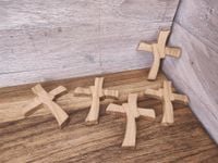 Drewniany krzyżyk wisiorek zawieszka do różańca krzyż 9 cm