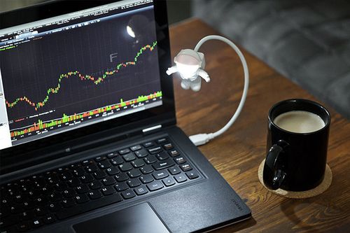 Lampka astronauta na USB na Arena.pl