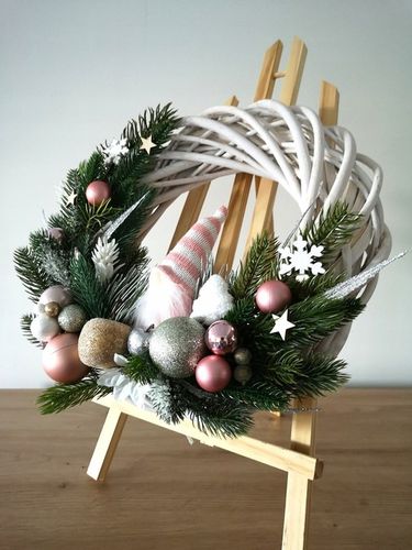 Wieniec wianek ze skrzatem na drzwi ozdoby swiąteczne bogaty stroik dekor na Arena.pl