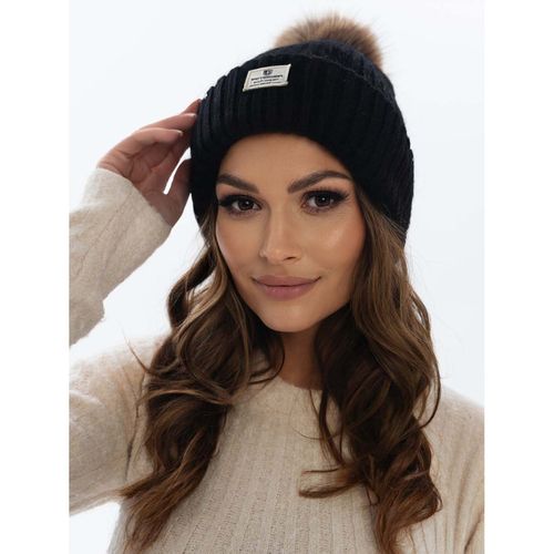 czarna czapka z pomponem do zimowych stylizacji - peterson na Arena.pl