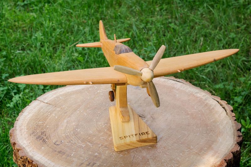 Duży model samolotu "Supermarine Spitfire" zdjęcie 9