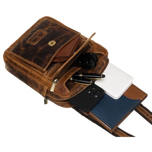 mała listonoszka męska w brązowym kolorze wykonana ze skóry naturalnej na Arena.pl