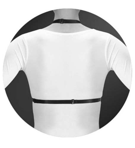 Paski akcentujące kobiecy biust na Arena.pl