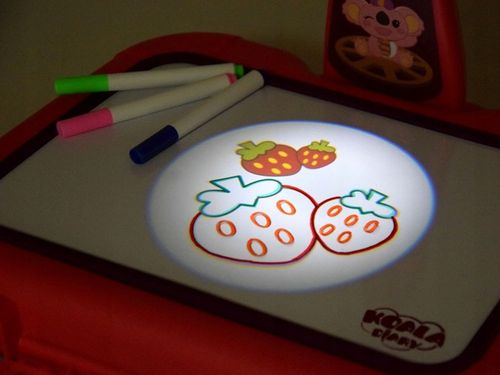 Projektor rzutnik do rysowania w walizce TA0097 RO na Arena.pl