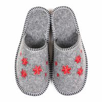 Kapcie klapki filcowe damskie czerwone kwiaty haft