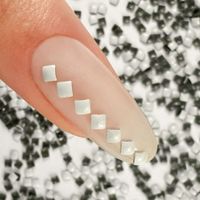 ShinePins gładkie ćwieki ozdoby do paznokci kwadratowe mini NTN  Nr 11 5g