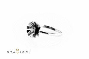 pierścionek kwiatek z diamentem białe złoto 585 na Arena.pl