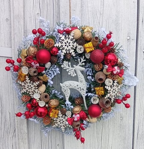 Wianek świąteczny z reniferem 38 cm – czerwono-złoty, bogata dekoracja na Arena.pl