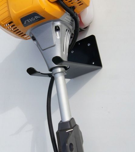 WIESZAK UCHWYT DO ŚCIANY MOCOWANIE DO KOSY SPALINOWEJ PODKASZARKI na Arena.pl