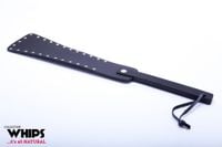 pejcz skórzany z nitami whips collection 42 cm
