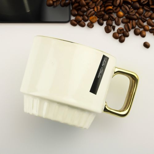 CERAMICZNY KUBEK NA KAWĘ HERBATĘ KREMOWY ZDOBIONY ZE ZŁOTYM UCHEM 320ML na Arena.pl