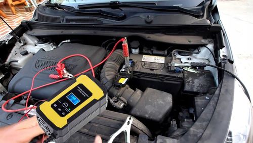 PROSTOWNIK SAMOCHODOWY DO AKUMULATORÓW 12V 6A na Arena.pl