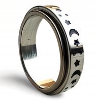 Obrotowy pierścionek antystresowy z motywem gwiazd i księżyca