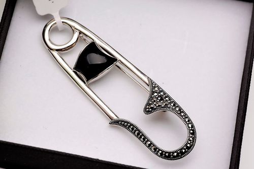 Srebrna broszka RDM3233 - Markazyty na Arena.pl