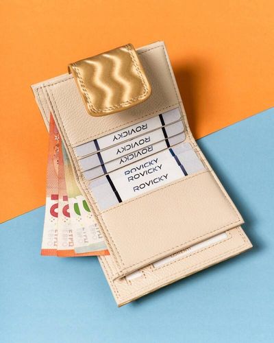 skórzany portfel damski na zatrzask i bigiel ze wzorem w fale - lorenti na Arena.pl