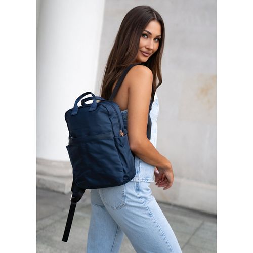 granatowy, nylonowy plecak damski na regulowanych szelkach na Arena.pl