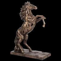 KOŃ Z UNIESIONYMI KOPYTAMI PODŚWIETLANY VERONESE WU78111A1