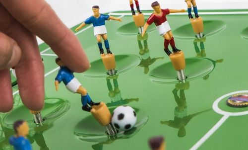 GRA PIŁKARZYKI SPRĘŻYNOWE XXL STOŁOWE PIŁKA NOŻNA +22 ZAWODNIKÓW DLA DZIECI na Arena.pl