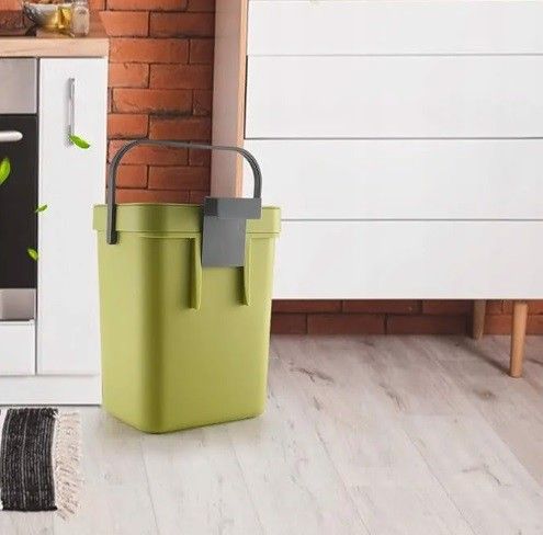 Kosz na Śmieci Pojemnik z Pokrywką 6L z Haczykiem na Arena.pl