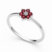 śliczny pierścionek kwiatek z rubinami i diamentem w białym złocie