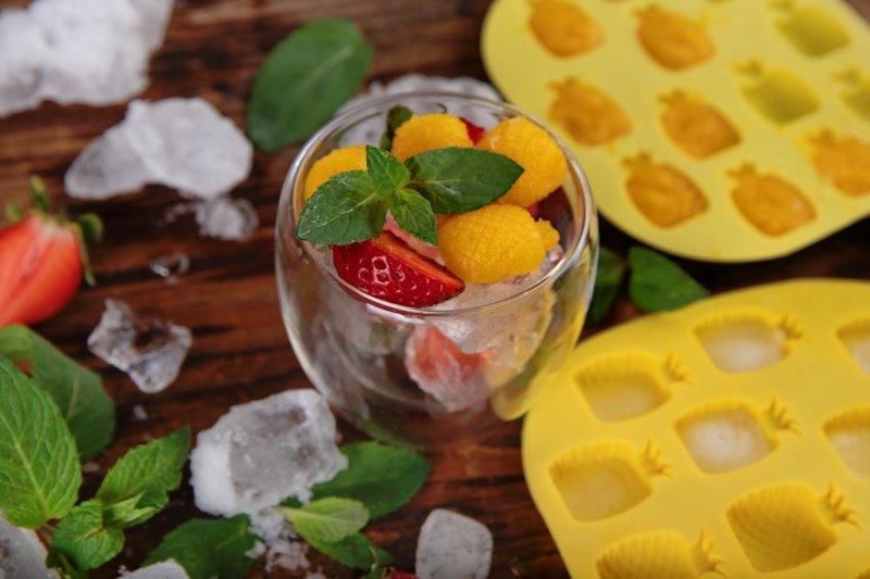 Foremka elastyczna FRUITS ANANAS do kostek lodu na 12 kostek lodu ananas żółty zdjęcie 4