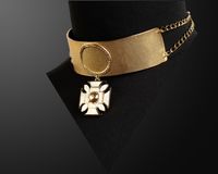 Szeroka obroża z kryształkami Preciosa , z białym krzyżem