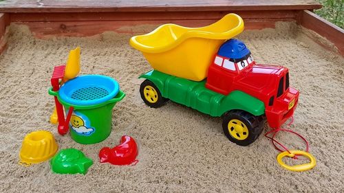 Samochód wywrotka Reks z zestawem do piasku, ciężarówka Reks z zestawem na Arena.pl