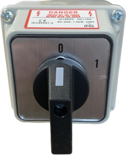 ŁĄCZNIK KRZYWKOWY 16A 0-1 3F W OBUDOWIE IP65 na Arena.pl