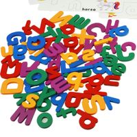 Drewniana gra w kombinację słów alfabet