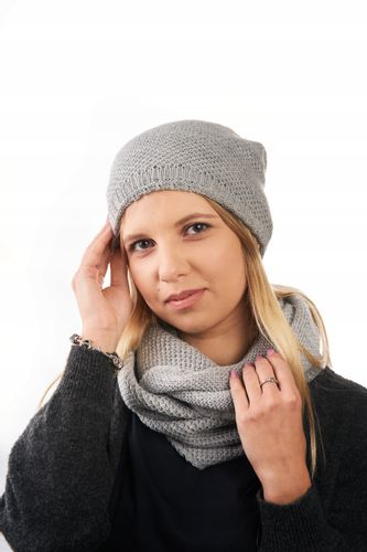 CZAPKA ZIMOWA DAMSKA SZARA Z POMPONEM  D1 na Arena.pl