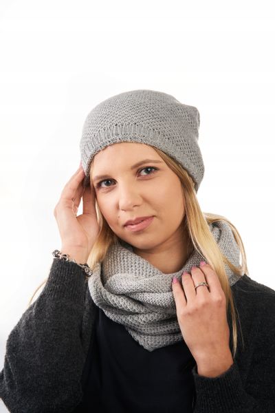 CZAPKA ZIMOWA DAMSKA SZARA Z POMPONEM D1 zdjęcie 5