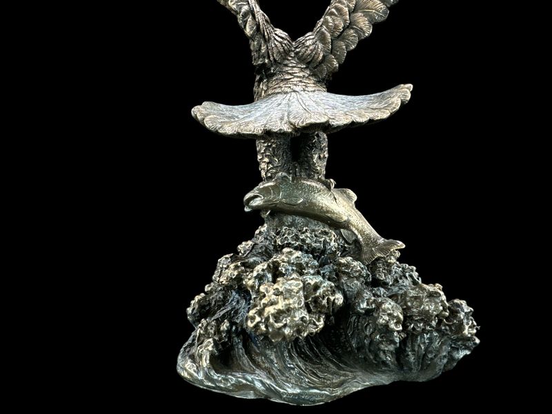 BIELIK AMERYKAŃSKI ŁAPIĄCY RYBĘ VERONESE WU75227A4 zdjęcie 6