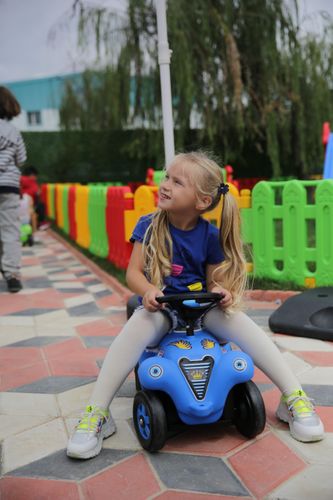 jeździk King Car - niebieski na Arena.pl