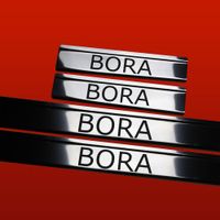 Listwa progowa VOLKSWAGEN BORA Stal nierdzewna 304 połysk z czarnymi litera