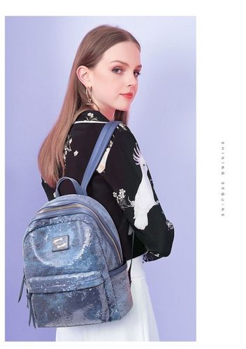 Błyszczący niebieski plecak na Arena.pl