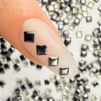 ShinePins gładkie ćwieki ozdoby do paznokci kwadratowe large NTN Nr 14 5g