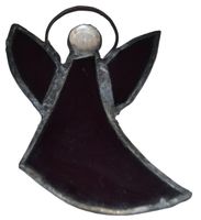 Anioł - zawieszka witrażowa, wykonana ze szkła witrażowego techniką Tiffany