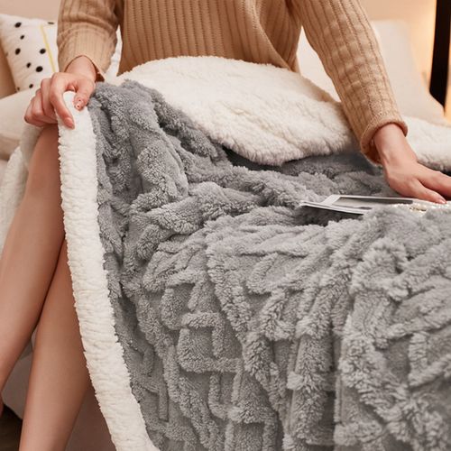MIĘKKI GRUBY KOC NARZUTA NA ŁÓŻKO KOŁDRA CIEPŁA PUSZYSTA BARANEK 160X220 CM na Arena.pl