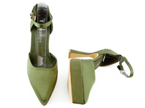 Zielone półbuty na platformie i słupku 38 na Arena.pl