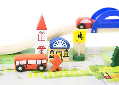 Drewniany samochodowy tor na Arena.pl