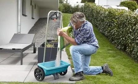 Siewnik uniwersalny Gardena L ręczny 12,5L 400 m2 na Arena.pl