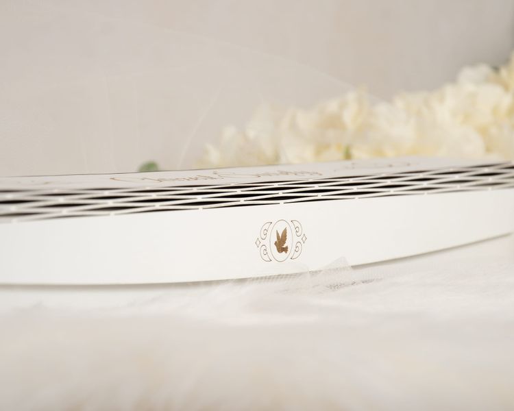 Białe pudełko na świecę do Chrztu Świętego z grawerem PCS-4 zdjęcie 3