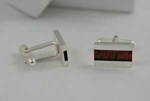 Srebrne spinki do mankietów z bursztynem na Arena.pl