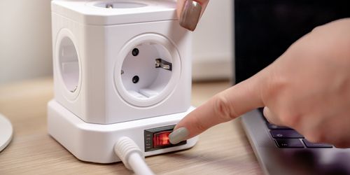 Kostka zasilająca Newell GaN Power Cube 9w1 na Arena.pl