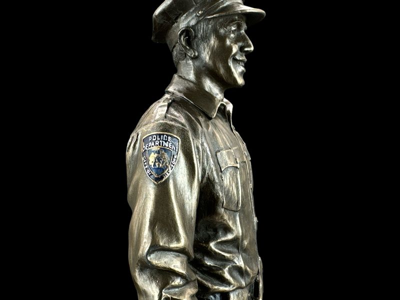 POLICJANT - SŁUŻYĆ I CHORNIĆ – VERONESE (WU76823A4) zdjęcie 8